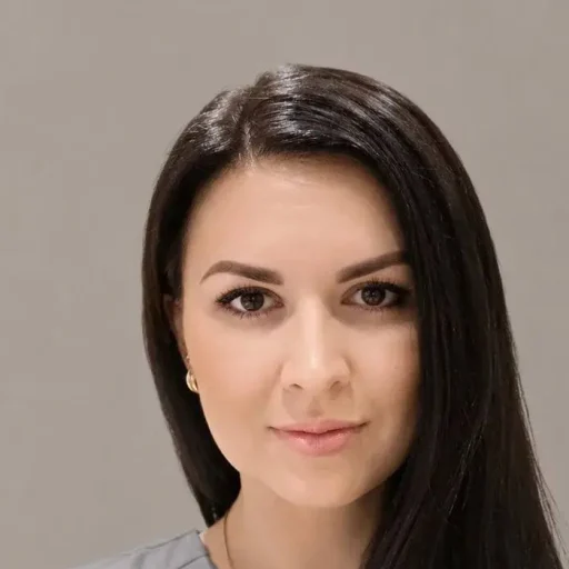 Яна Сальникова